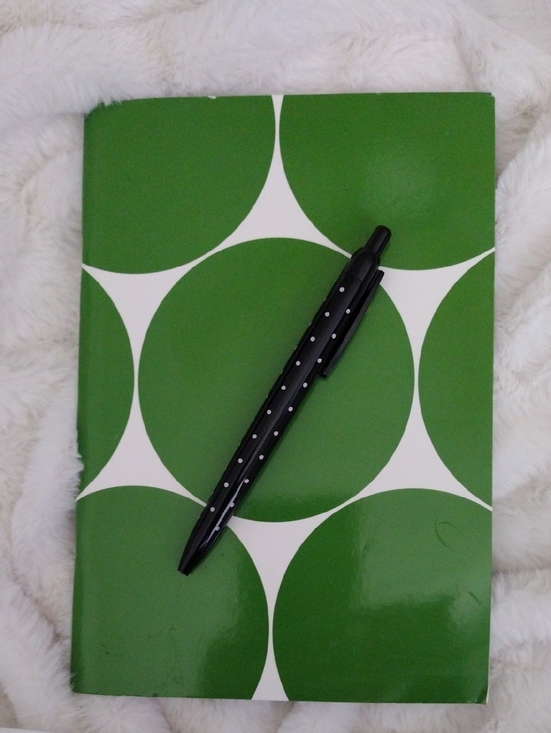 kate spade Other - Kate Spade pade Green and White Circle Pattern Notebook with Black Polka Dot Pen